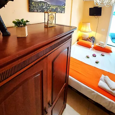 Adeje House 2 Bedrooms, Wifi Free Semesterbostad *